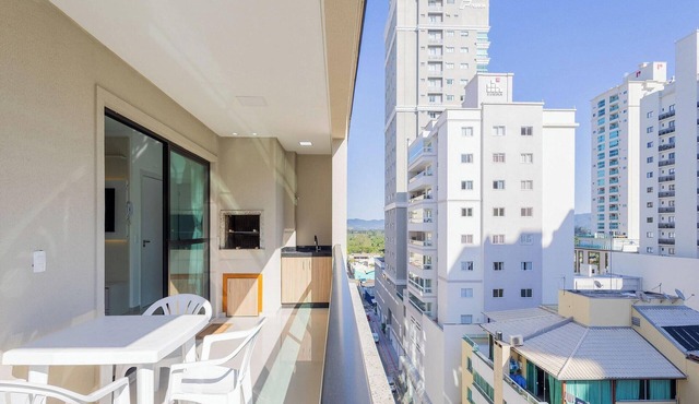 Apartments in a Building 650 Meters From Meia Praia Beach - Rgos