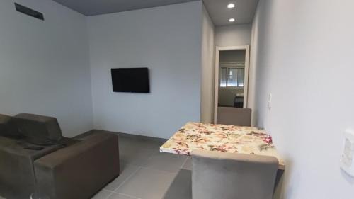 Apt 203