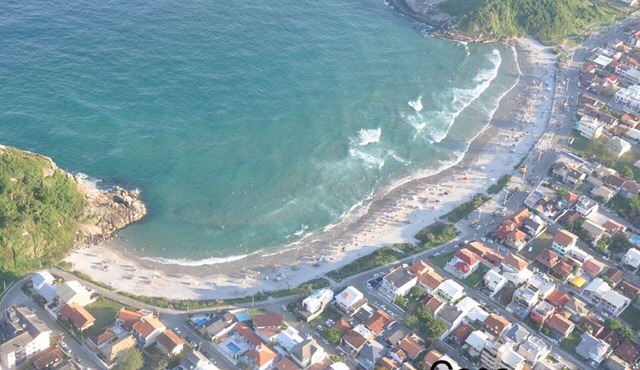 Apt 50mts from Prainha - 7 people - 2 cars
