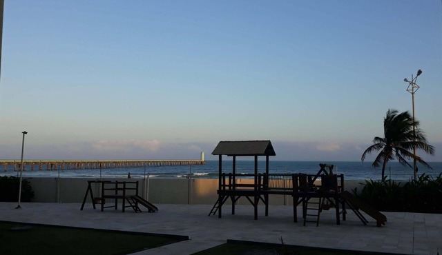 Apt Beira-mar com 2 Quartos, Piscina, ar e Wi-fi