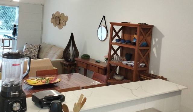 Apt Condominium in Enseada, Air cond, swimming pool, 100 m from the sea
