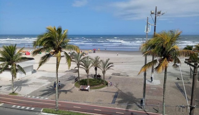 Apt. facing Praia Grande Ocian City with 5 windows facing the sea.