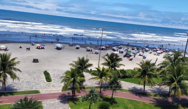 Apt facing the sea. Balcony with Barbecue and Spectacular View of the Beach