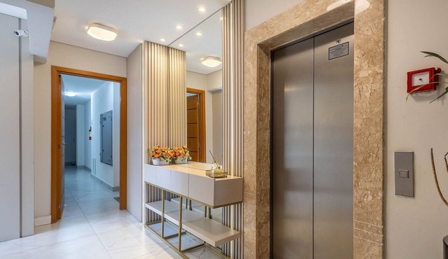Apt w/BBQ & Balcony, 400m From the Beach Leaa0506
