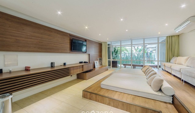 Apt With Balcony 750m From Batman Alley Pdm0208