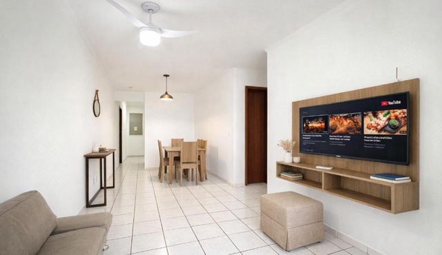 Apto aconchegante no centro perto do Shopping com 2 Quartos Casal ArCond WiFi 400M HomeOffice Cozinha Maq Lavar e Garagem em Dourados