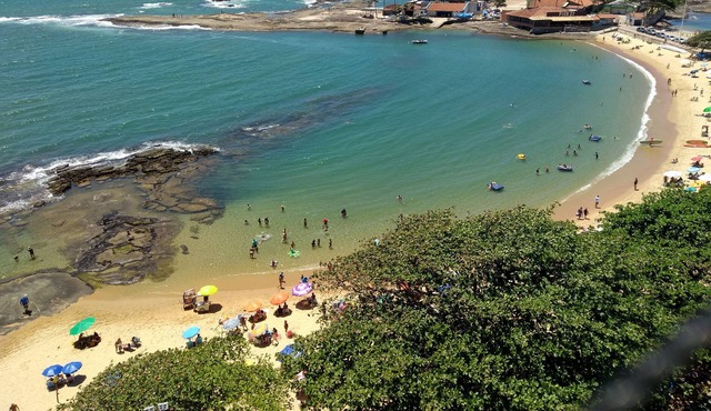 Apto Amplo, Excelente Localização e de Frente Para a Praia