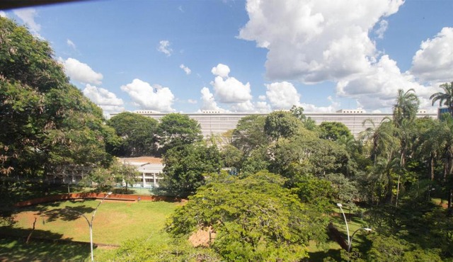 Apto com boa localização e ar-condicionado