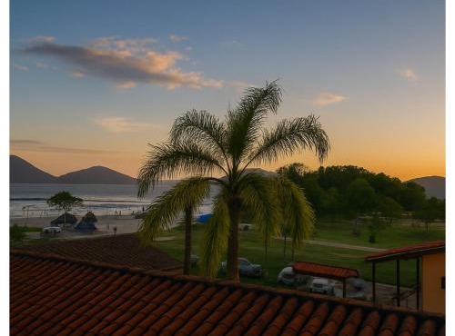 Apto com Sacada e Vista Mar a Passos da Praia