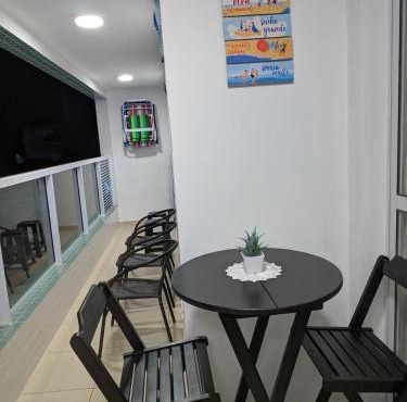 Apto completo com varanda gourmet a 50 mt da praia