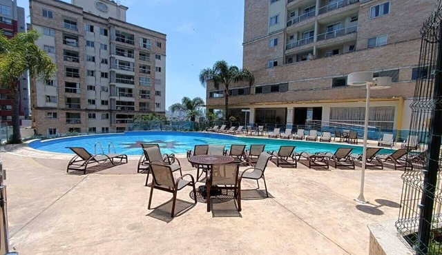 Apto em Camboriú com Piscina e ar Condicionado