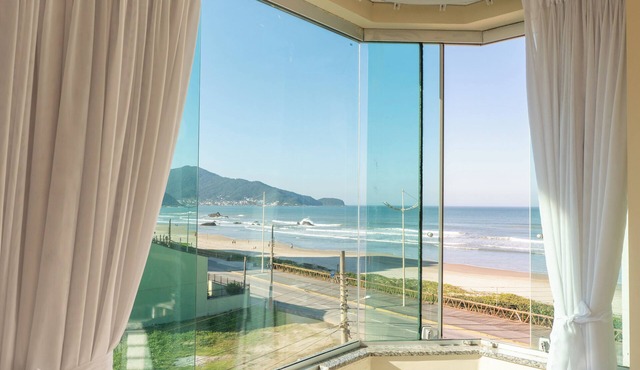Apto encantador com vista para o mar KW2927