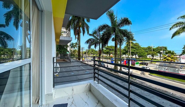 Apto estiloso e climatizado com wi-fi a beira mar