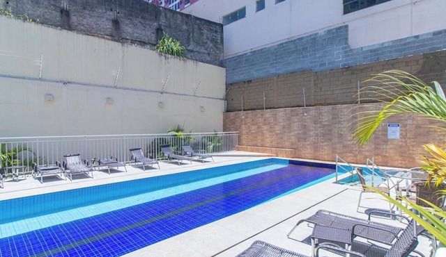 Apto moderno com churrasqueira e piscina no centro