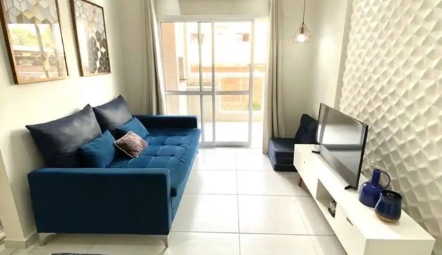 Apto novo e arejado com uma ampla sacada