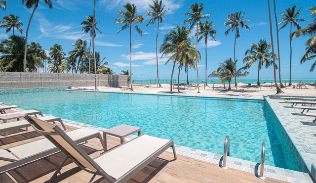 Apto Pé na Areia com Piscina Privativa