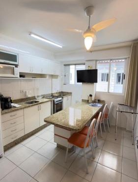 Apto proximo ao mar rua 224 Meia Praia
