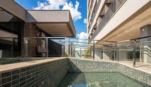 Apts in a Building With Pool and Gym - GRL