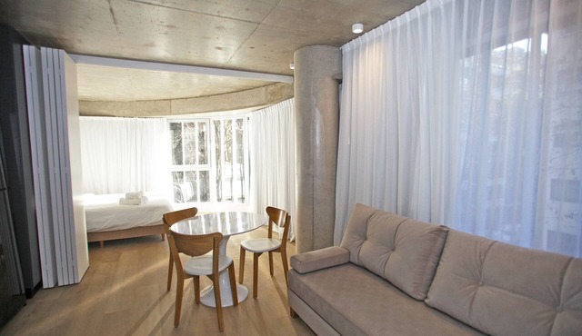 "Your Temporary Home in the City: Comfortable and Central Apartment"