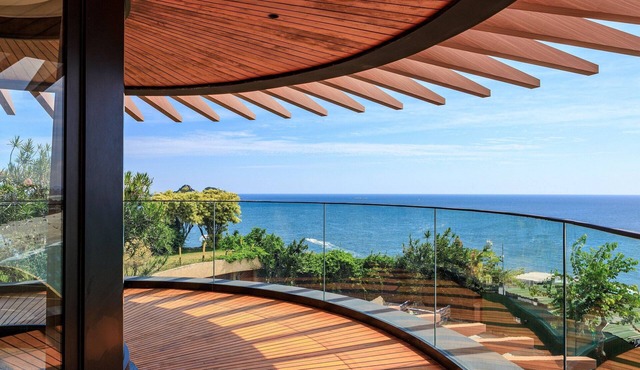 Architectural Jewel by the Sea – Joa011