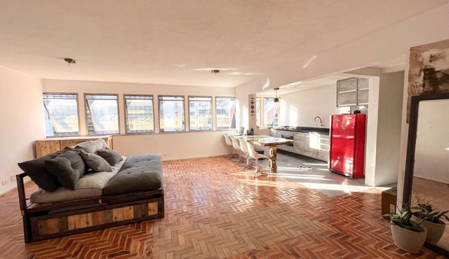 Awesome and Spacious Loft in major location.