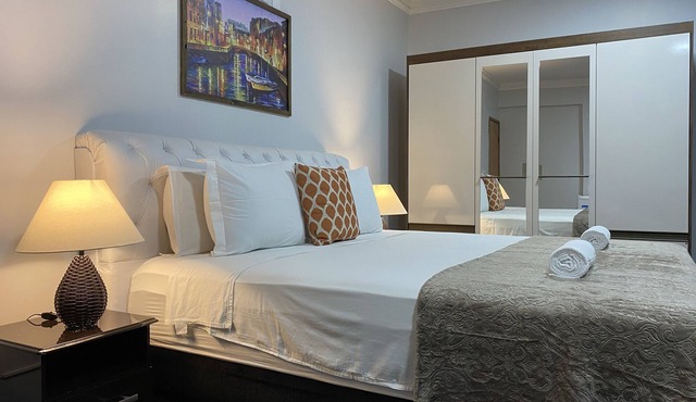 B & A Suites Inn