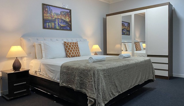 B & A Suites Inn