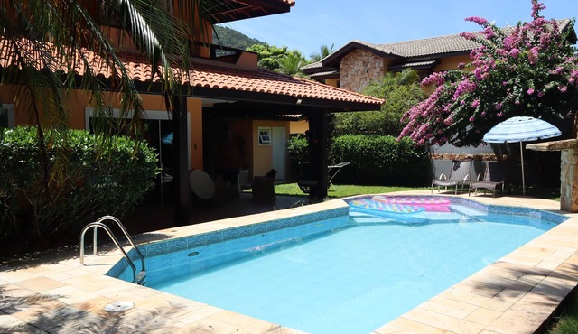 BEAUTIFUL, LARGE AND COZY HOUSE CLOSE TO THE BEACH, GATED COMMUNITY, SWIMMING POOL, BARBECUE