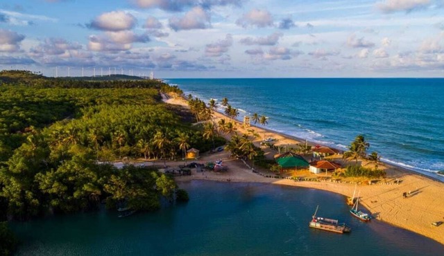 Barra de Camaratuba Season Beach House 4 bedrooms facing the sea