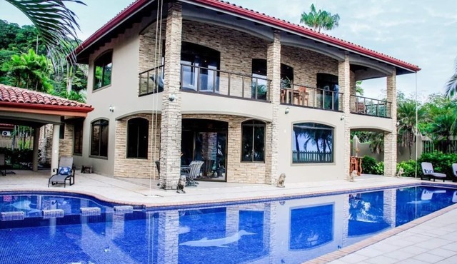 Beach Front Villa in Paradise + Guest House