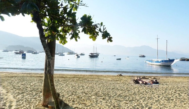 Beach front with comfort on Ilha Grande for up to 10 persons.