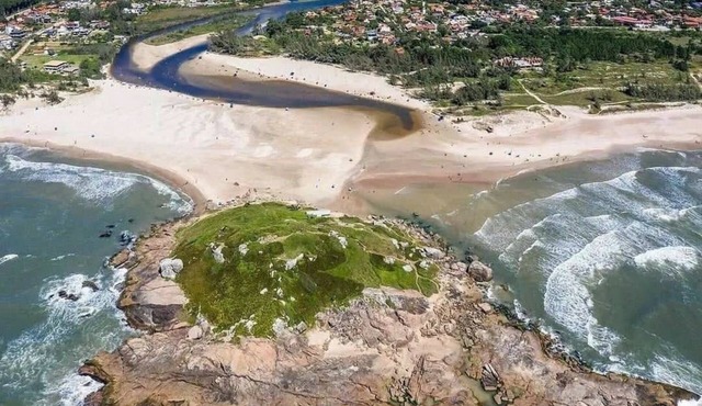 Beach house 100m from the sea