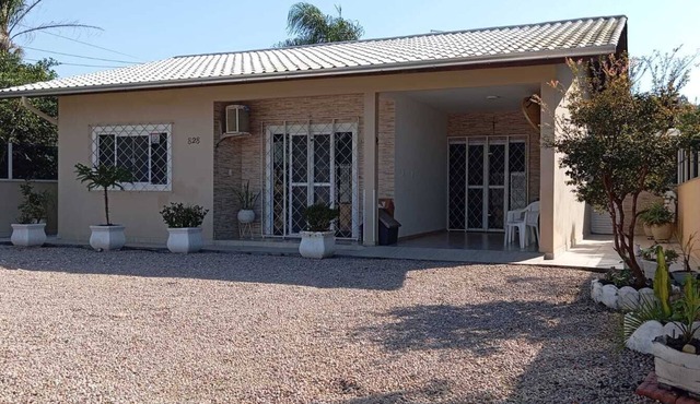Beach House with Pool in Mariscal Bombinhas - SC.