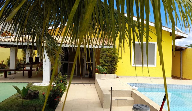 Beach house with pool, barbecue and wood-fired oven.