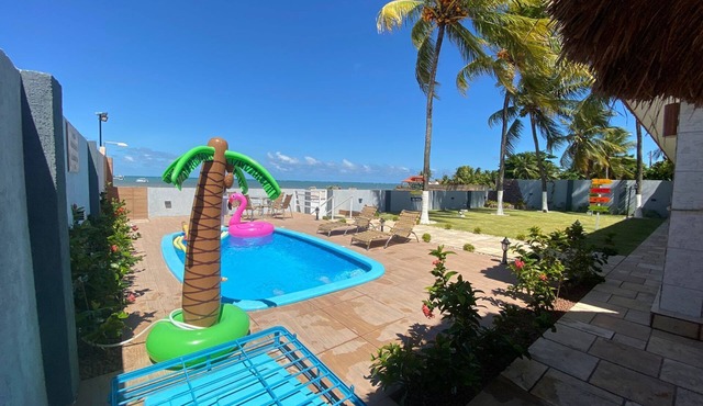 Beachfront house with gourmet area and privileged ocean view.