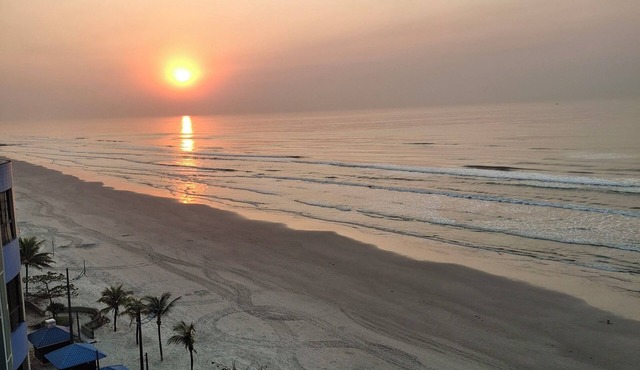 Beachfront apartment with 3 bedrooms and 2 parking spaces, fully furnished for the season