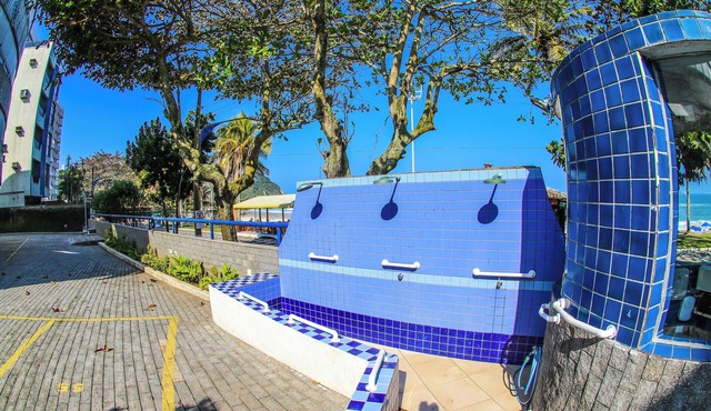 Beachfront - 2 Bedroom Suites + Air Conditioning, 2 Bathrooms, Living Room, Kitchen, 1 Garage, Wi-Fi and Bed Linen