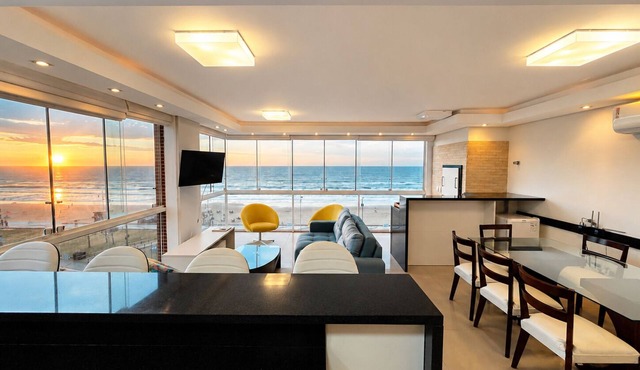 Beachfront apartment in the center of Capão da Canoa with 3 suites, 100% air-conditioned.