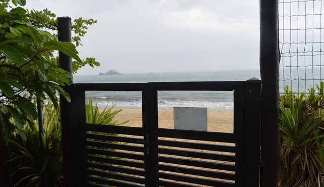 Beachfront Condominium House - 5 suites with air conditioning - High Standard