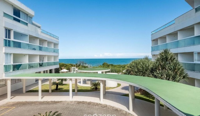 Beachfront Condominium w/Pool in Morro das Pedras - PROs