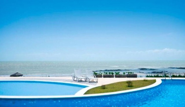 Beachfront condominium chalet in Zumbi Beach Resort