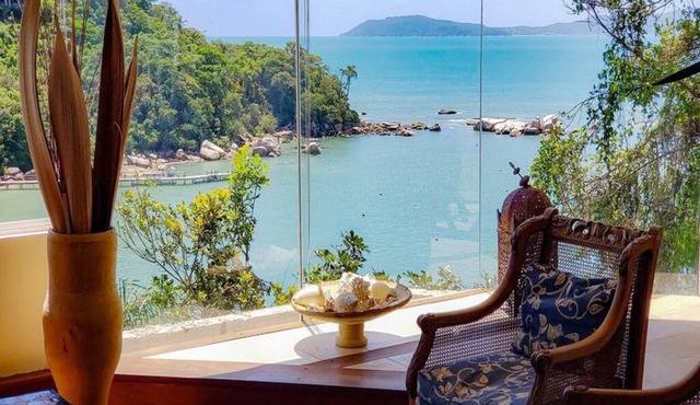 Beachfront house in a Maritime Condominium on the Costa Esmeralda. Spectacular view!