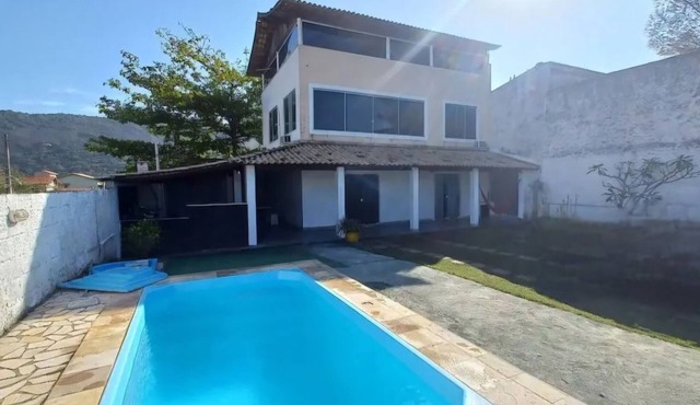 Beachfront House! Your family's home on the beach!