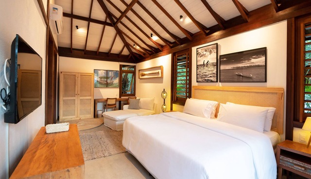 Beachfront Luxury Hotel Boutique with Pool - C2
