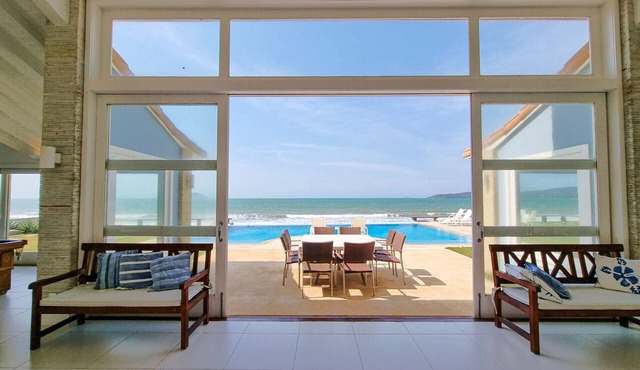 Beachfront property in Buzios - Buz007