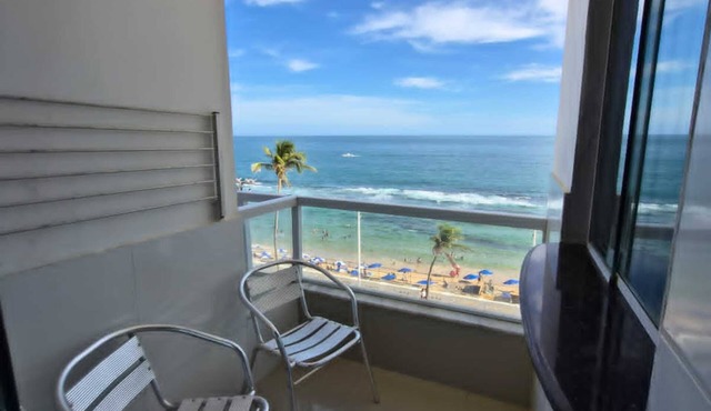 Beachfront Studio - Ocean View near Farol da Barra - Bahia Flat