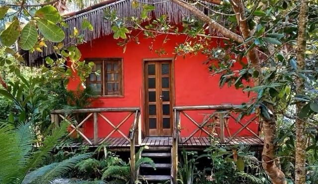 Beachside guesthouse with small rooms. Enjoy moments of tranquility.