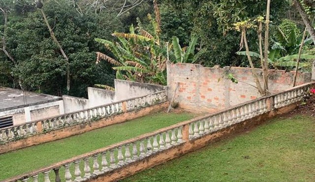 Beautiful country house with swimming pool and soccer field.