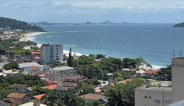 Beautiful cozy apartment in a home club close to the beach and Beto Carrero