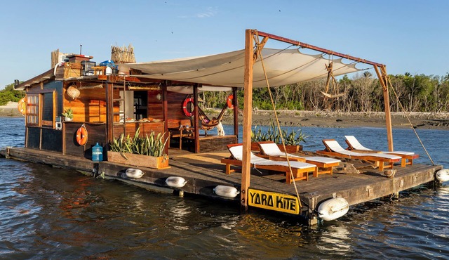 Beautiful floating villa for kite surfers & ocean lovers!